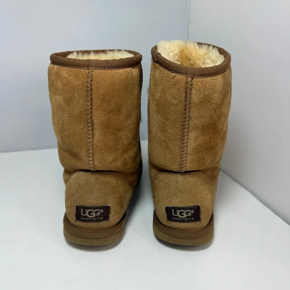 UGG Australia Classic Short Boots 5825 Chestnut Suede Shearling Winter Cozy Sz 7